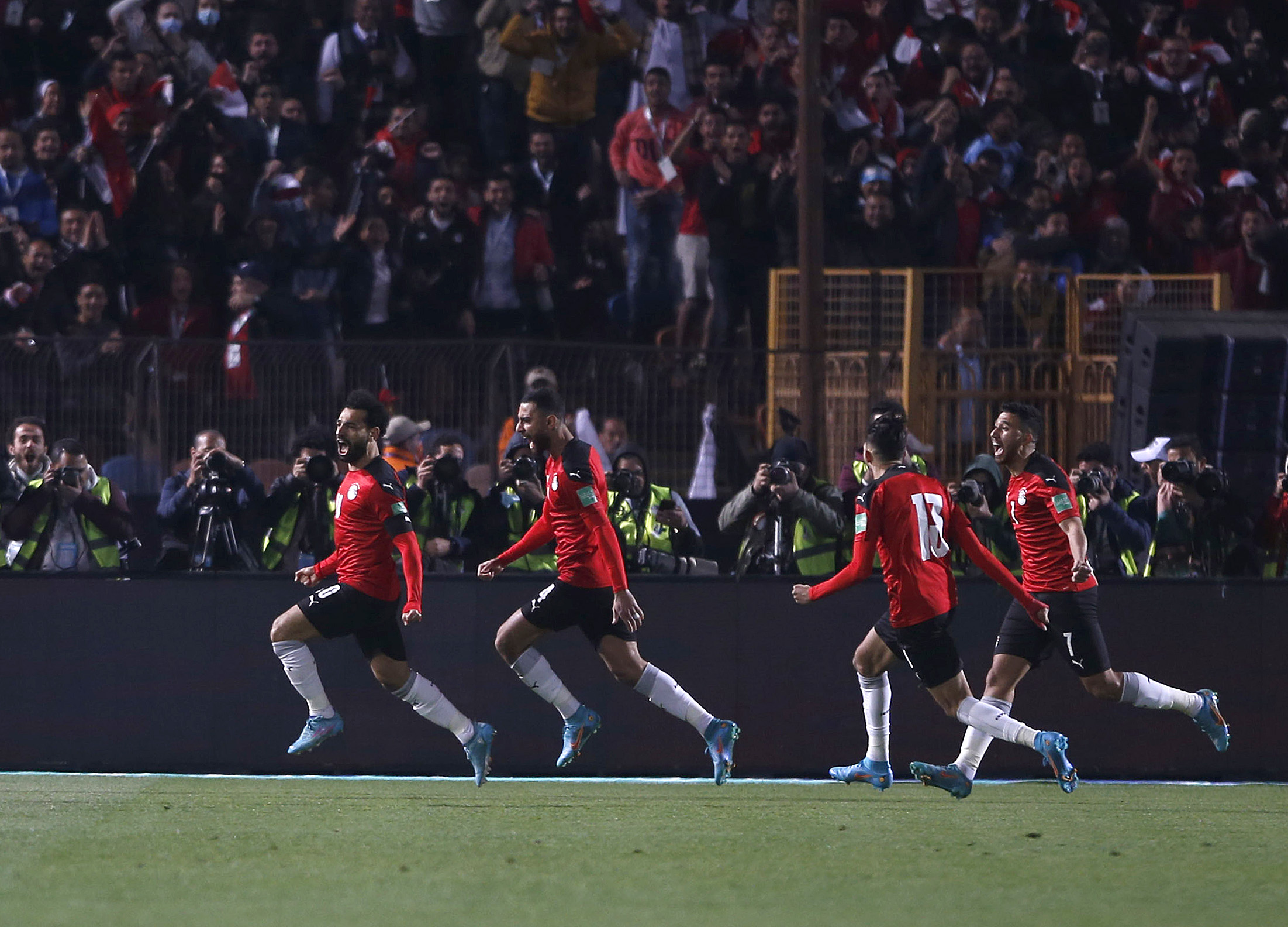 تشافي يريد ضم صلاح لبرشلونة