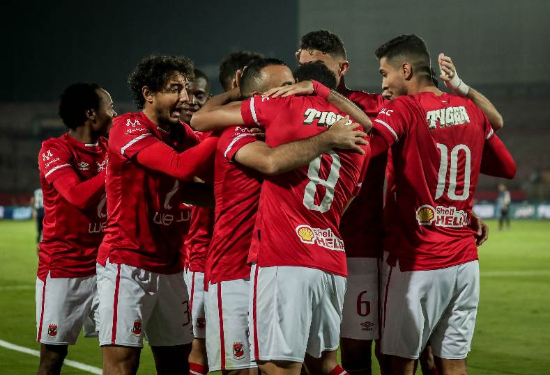 موعد وتشكيلة مباراة الأهلي والرجاء المغربي الليلة والقنوات الناقلة