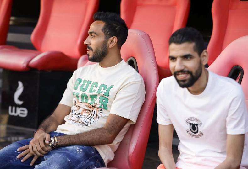 لاعبا الأهلي مؤمن زكريا ومحمود كهربا يحضران مران الفريق دعمًا للاعبين قبل النهائي الأفريقي