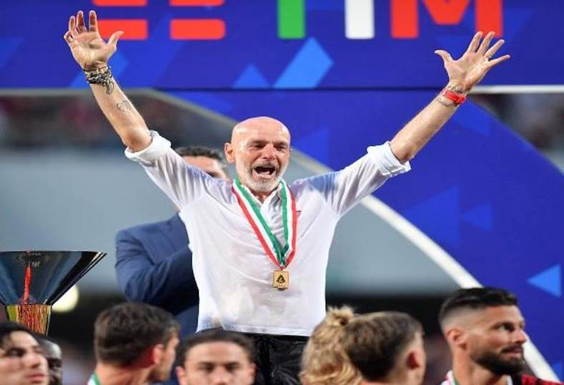 مدرب ميلان يحصل علي ميدالية جديدة من رابطة الدوري الايطالي