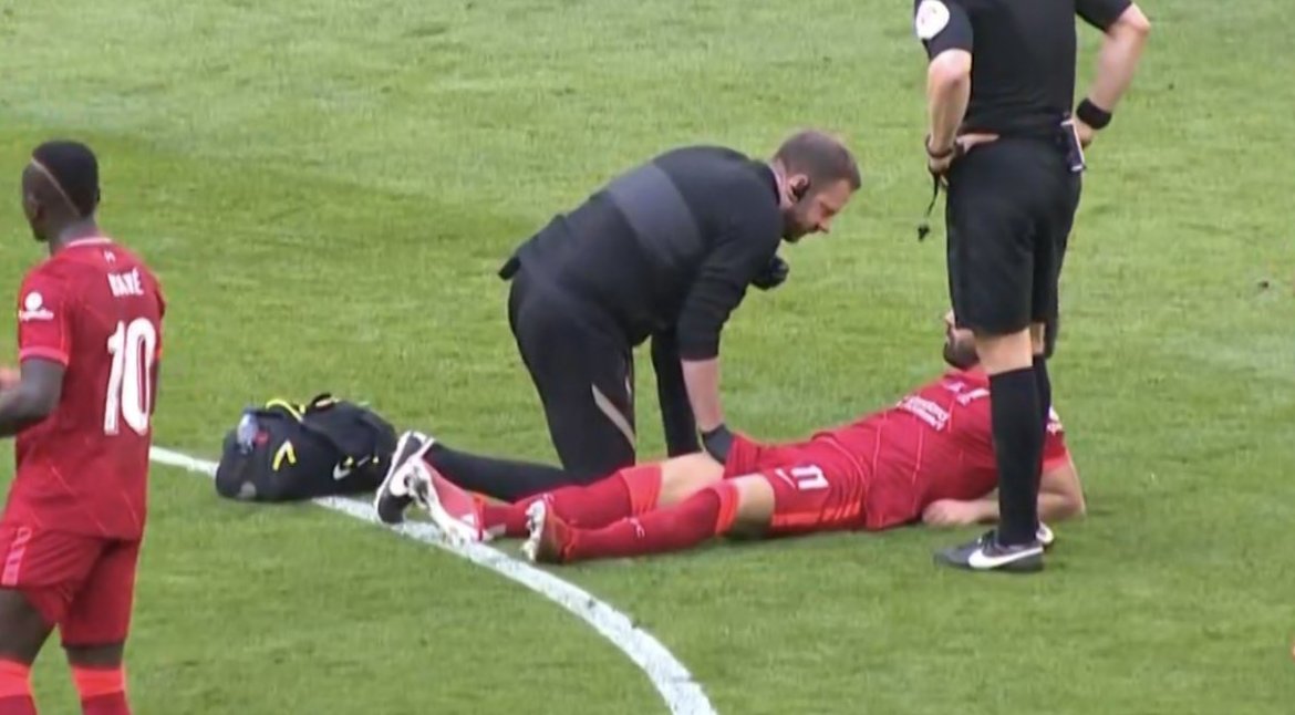 صلاح يُغادر نهائي كأس الإتحاد الإنجليزي مُصابًا