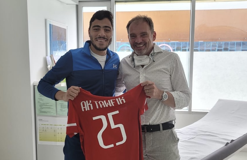 حقيقة مفاوضات نادي نيس الفرنسي مع أكرم توفيق وهل الأهلي فعلًا رافض احتراف اللاعب؟