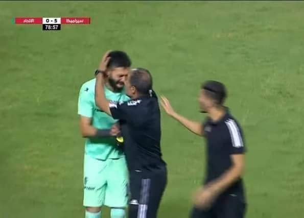 أحمد يحيي يُعلن اعتزاله كرة القدم بعد هجوم جماهير الاتحاد في مباراة سيراميكا