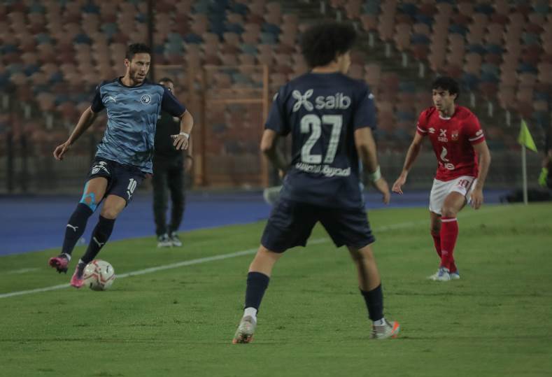 إعلامي يكشف مفاوضات الأهلي مع حارس مرمي