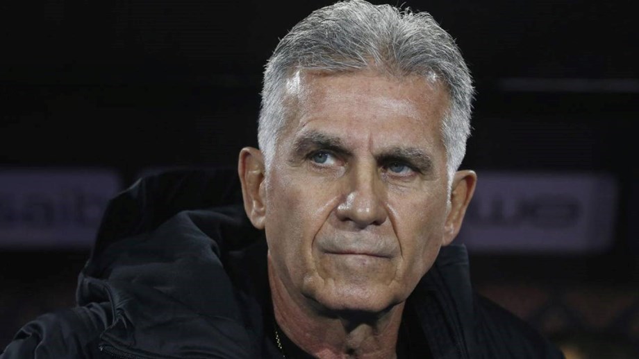 كيروش يتهم الاتحاد المصري : "إذا دعوت أحدًا لتناول العشاء في منزلك هل تبصق علي طبقه"