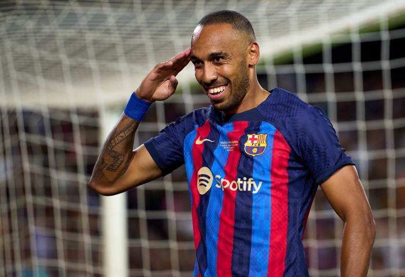 أوباميانج يقترب من تشيلسي ويحل مشكلة تسجيل كوندي