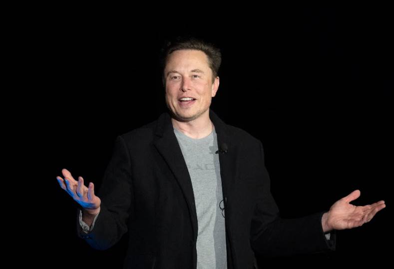 إيلون ماسك يستغل أزمة الجلايزر مع الجماهير!