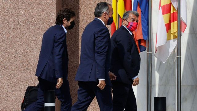 اجتماع ثلاثي في برشلونة لحل مشكلة تسجيل الانتقالات الصيفية