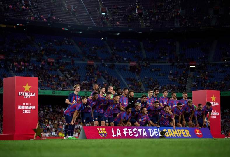 صفقات ذهبية وقرارات تاريخية تضع برشلونة على قمة الأندية من جديد
