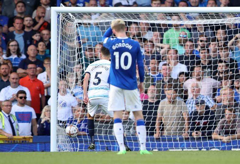 فوز باهت لتشيلسي على ايفرتون وهجوم ضعيف