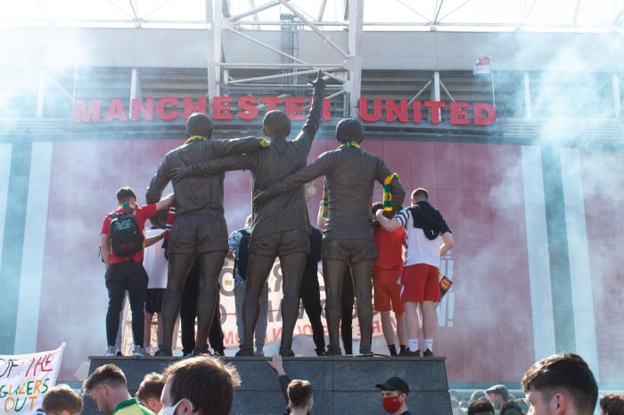 مجموعة مشجعي مانشستر يونايتد "The 1958" ستحتج على ملاك ناديهم قبل مباراة ليفربول.. لماذا يفعلون ذلك؟