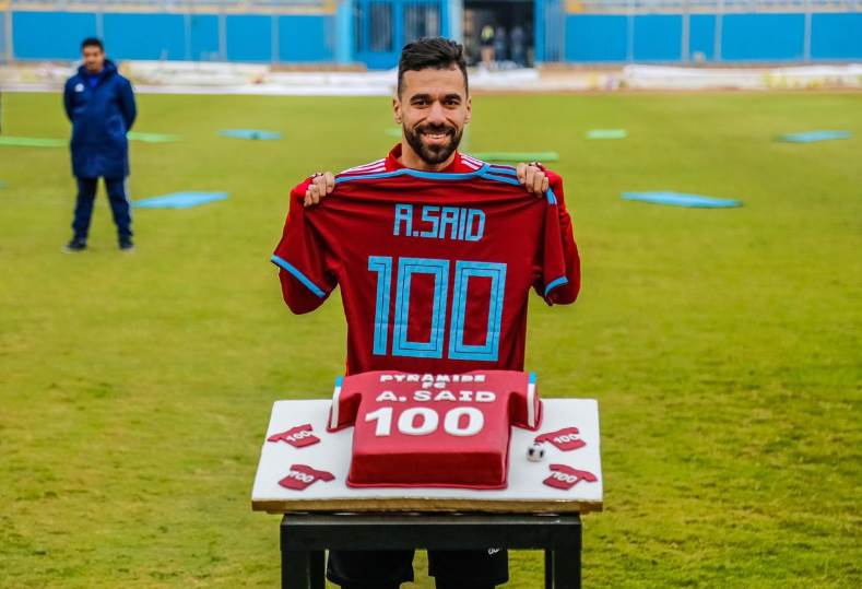 اتحاد اللاعبين المحترفين الدولي يهاجم الأهلي بسبب عبدالله السعيد