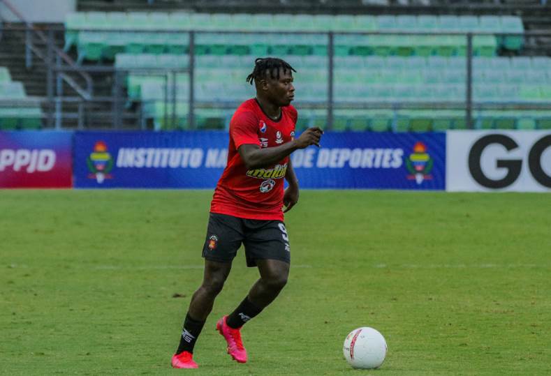 الزمالك يتبرع بمليون دولار لقطر وانفراجة في أزمته مع المنتخب ومهاجم أفريقي فى النادي خلال ساعات