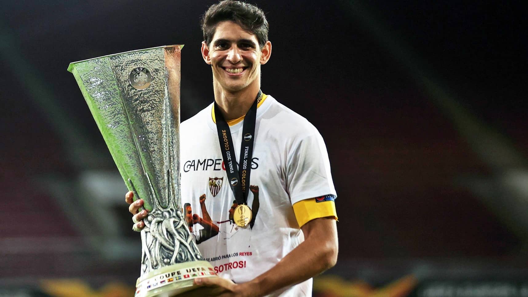 حارسنا العربي يفوز بجائزة زامورا.