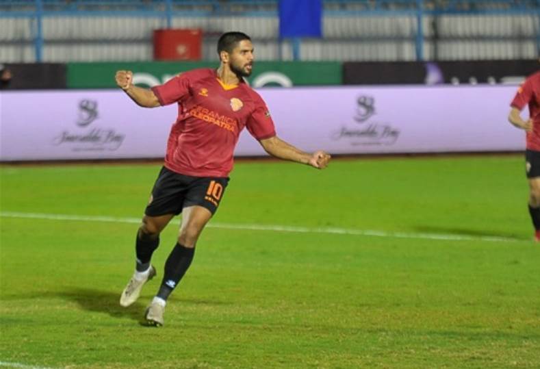 شادي حسين يجري جلسة تصوير فى التتش قبل الاعلان رسميًا