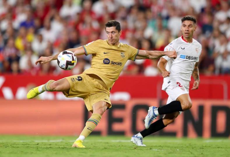 لقد عاد.. برشلونة يكتسح إشبيلية بثلاثية والتيكي تاكا عنوان المباراة