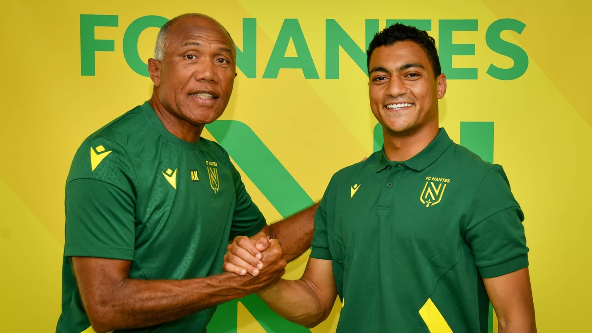 مصطفي محمد نجم الشهر في فرنسا.