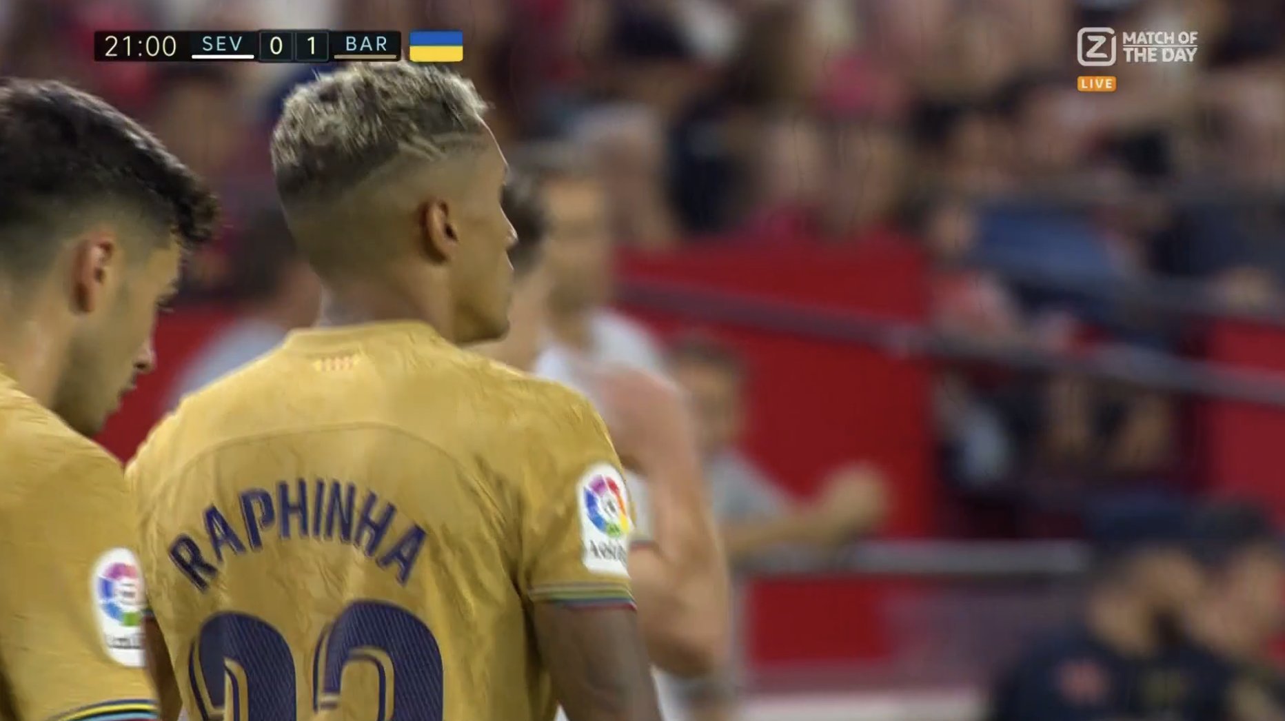 أهداف مباراة برشلونة وإشبيلية اليوم .. هدف رافينيا (1-0)