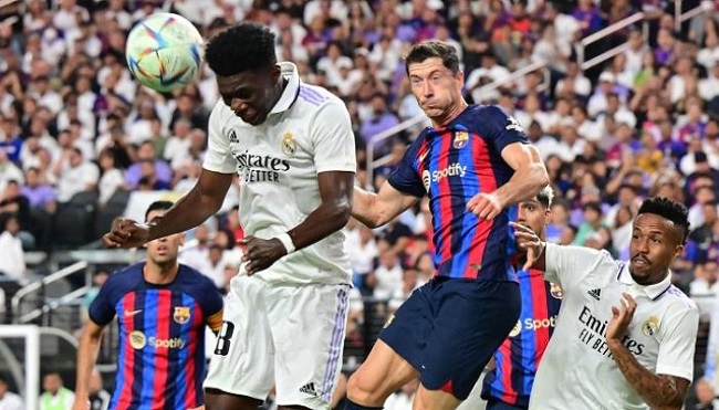 ريال مدريد ينتصر فالكلاسيكو ويجعل تشافي يقترب من الإقالة