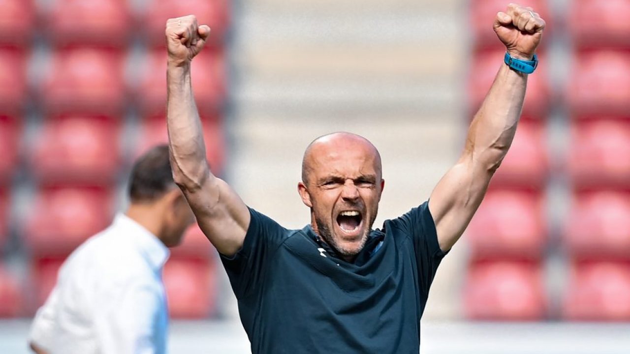 شرودر مدرب أياكس يوجه رسالة قوية لليفربول قبل مباراة الغد