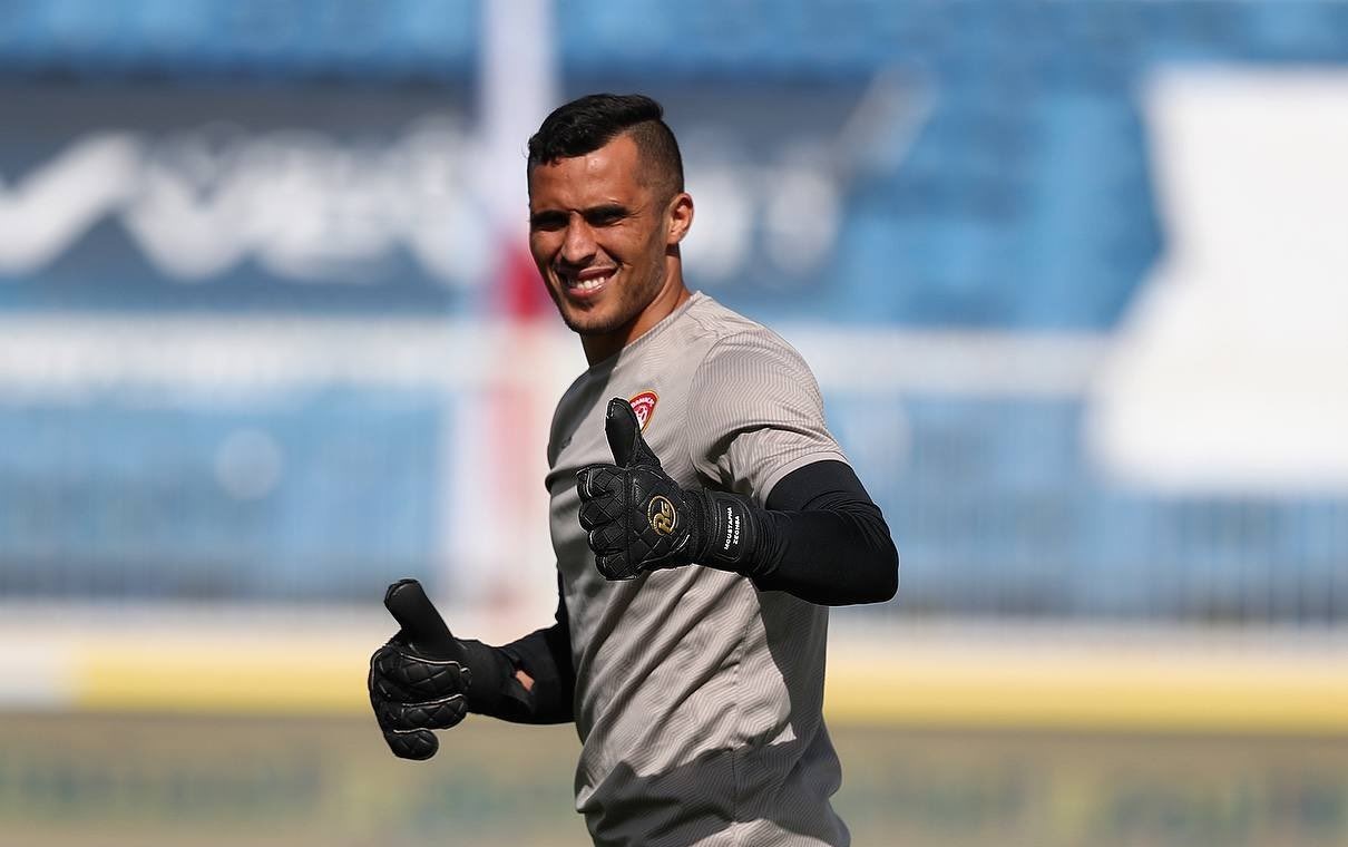 مصطفي زغبة حارس ضمك السعودي يدخل التاريخ