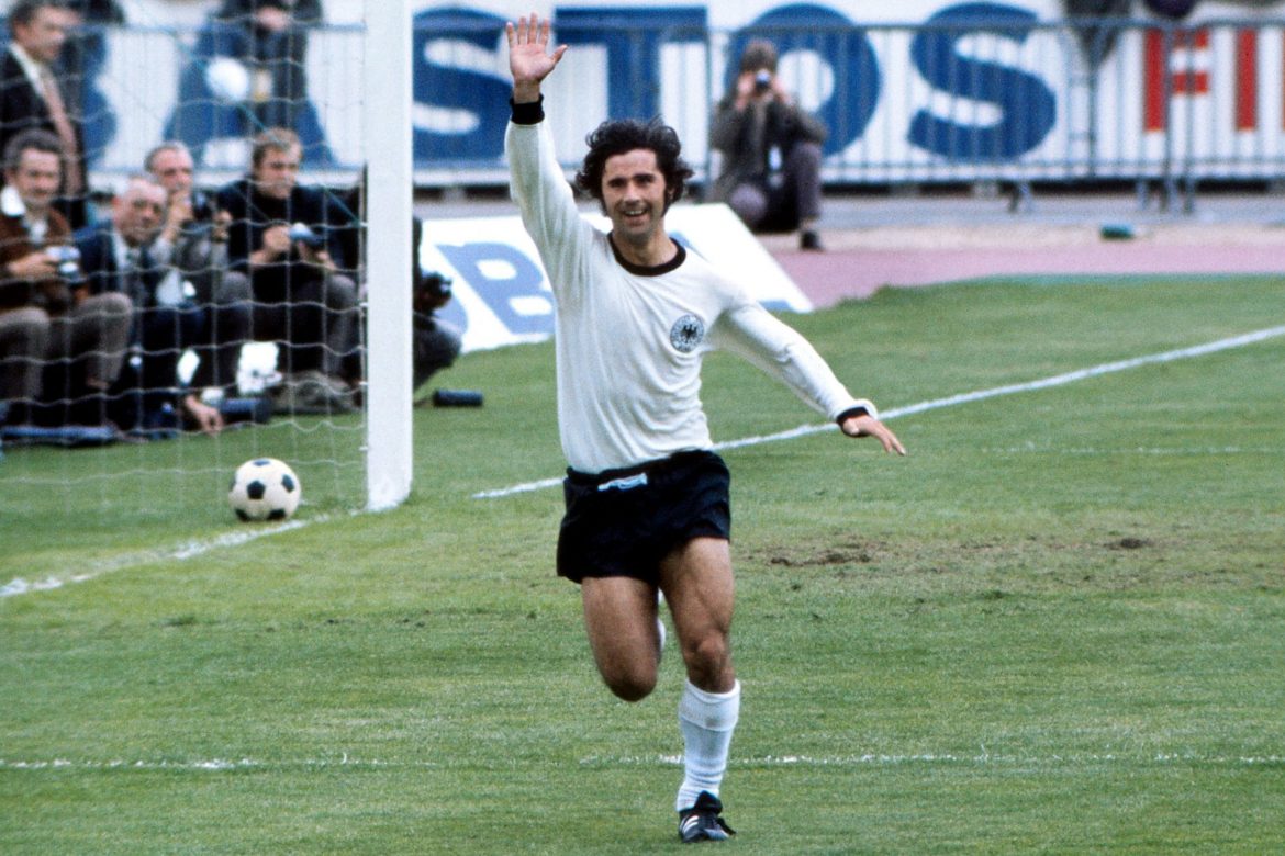 هداف المانيا لكأس العالم عام 1970 وأسطورتهم عبر التاريخ الذي هزمه الزهايمر