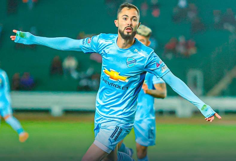 واقعة شبيهة لمشكلة برونو سافيو تربك الأهلى والفريق افتقد لاعبه لمدة طويلة