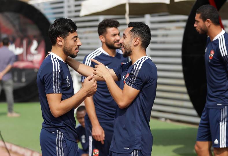 مهاجم الأهلي يفاجئ الإدارة ويطلب الرحيل في الفترة المقبلة