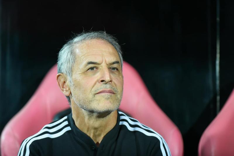 كولر يهدد جناح الأهلي بالدكة لتسببه في ضياع مجهود الفريق