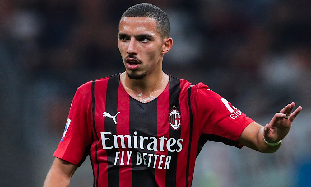 الجزائري إسماعيل بن ناصرعلي أبواب اللعب بجوار الملك المصري محمد صلاح