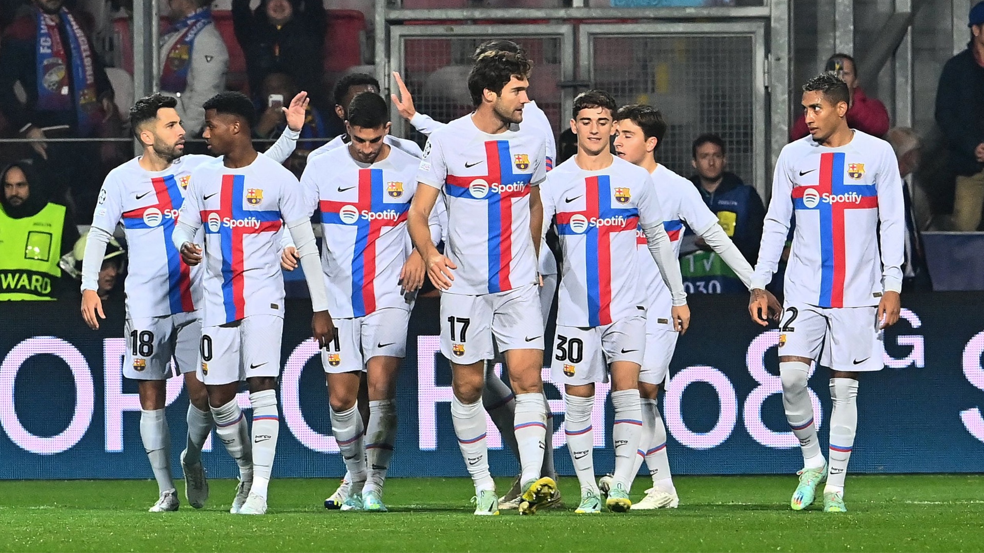 برشلونة يستعد للتعاقد مع صفقة جديدة بديلا لبيكيه