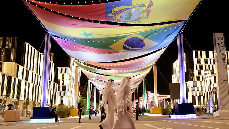 قطر لاتزال في قلب الإعصار .. الإعلام الغربي يواصل اتهاماته والفيفا تنصف قطر مؤقتًا