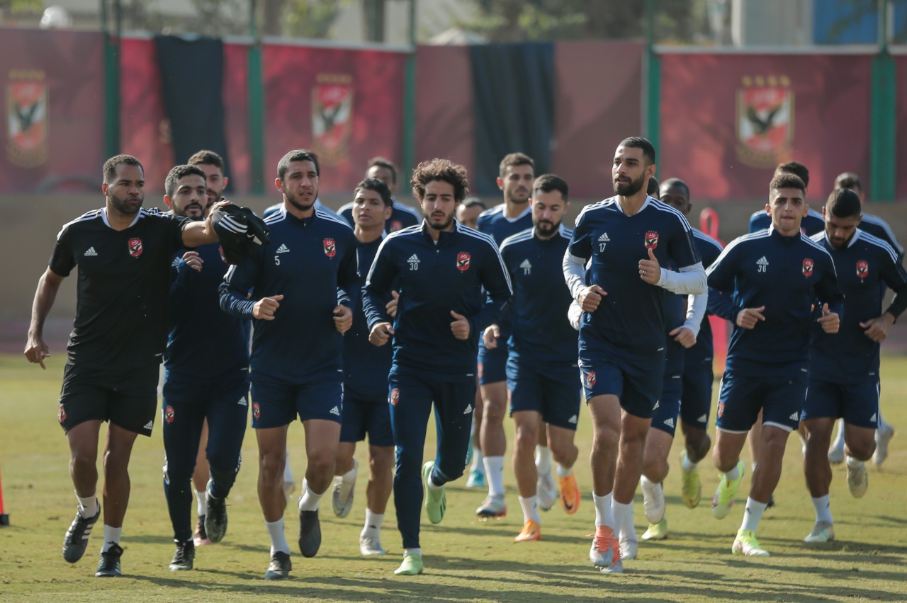 إدارة التعاقدات بالأهلي تنهي مهمة تجديد عقود 3 لاعبين الأيام المقبلة