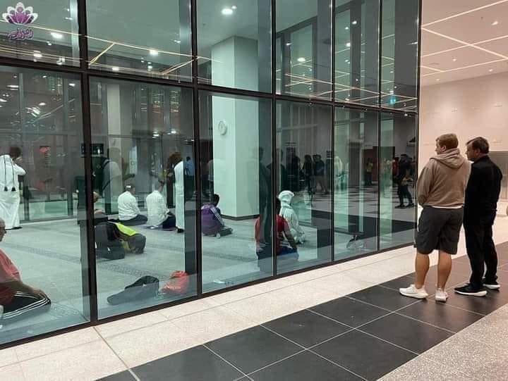 صوت ملائكي فى الآذان أفقد الأجانب السيطرة علي عواطفهم