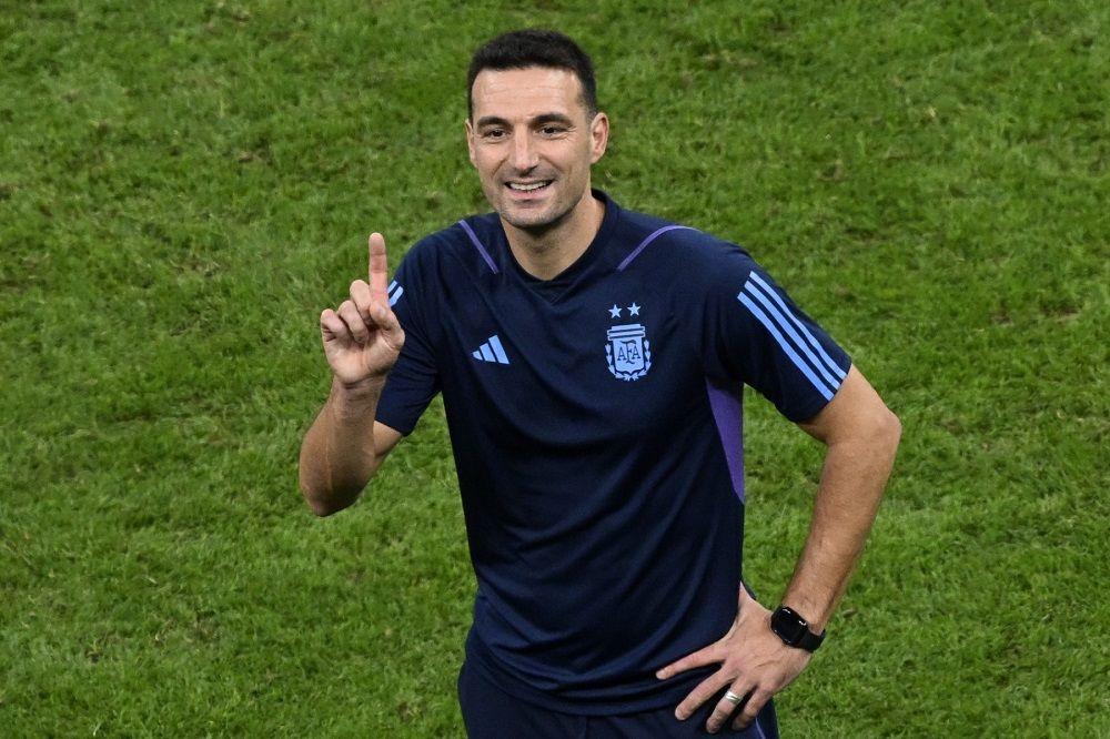 مدرب الأرجنتين يكشف موقف نجمي المنتخب من المشاركة أمام كرواتيا