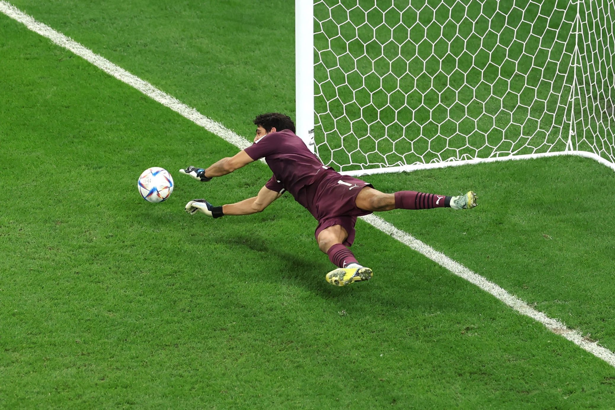 بالفيديو ..بونو يقود المغرب لربع نهائي كأس العالم قطر 2022 علي حساب إسبانيا