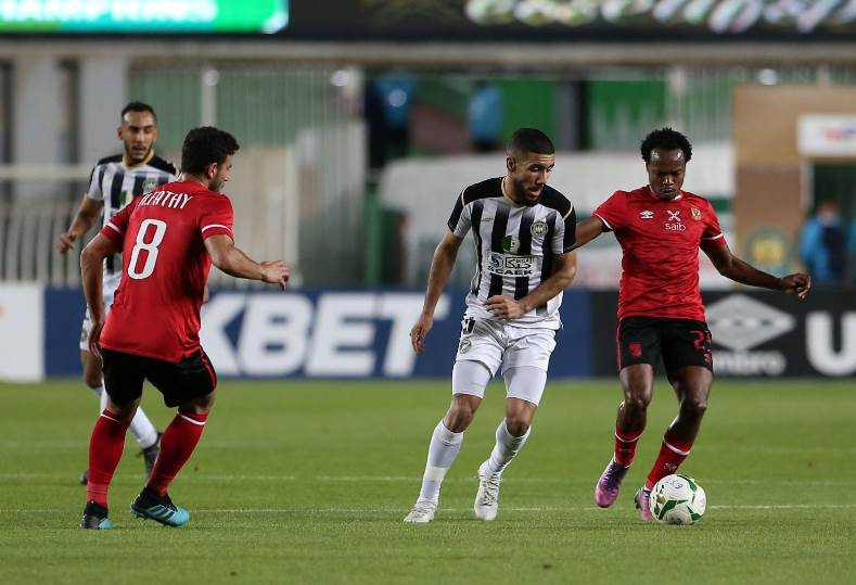 بعد إنتقاله رسميا ..أول تعليق من أحمد قندوسي بعد الانتقال للأهلي