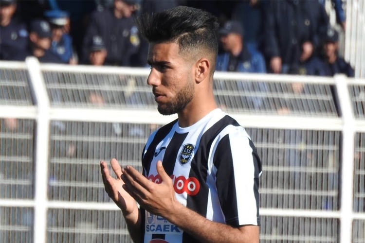 أسباب تفوق الأهلي على الزمالك في حسم صفقة أحمد قندوسي