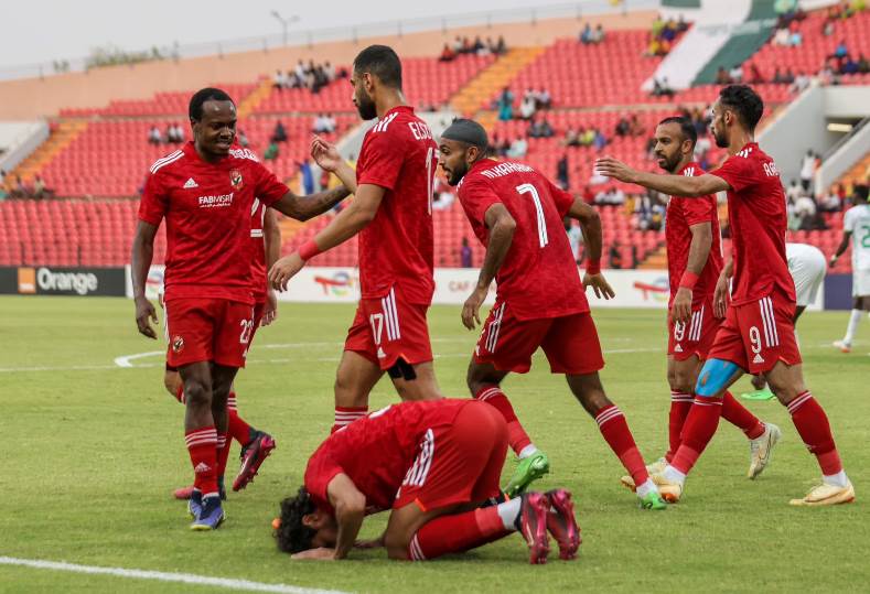 مهاجم كونغولي ومدافع جزائري..صفقات من العيار الثقيل علي طاولة الأهلي في الميركاتو الصيفي