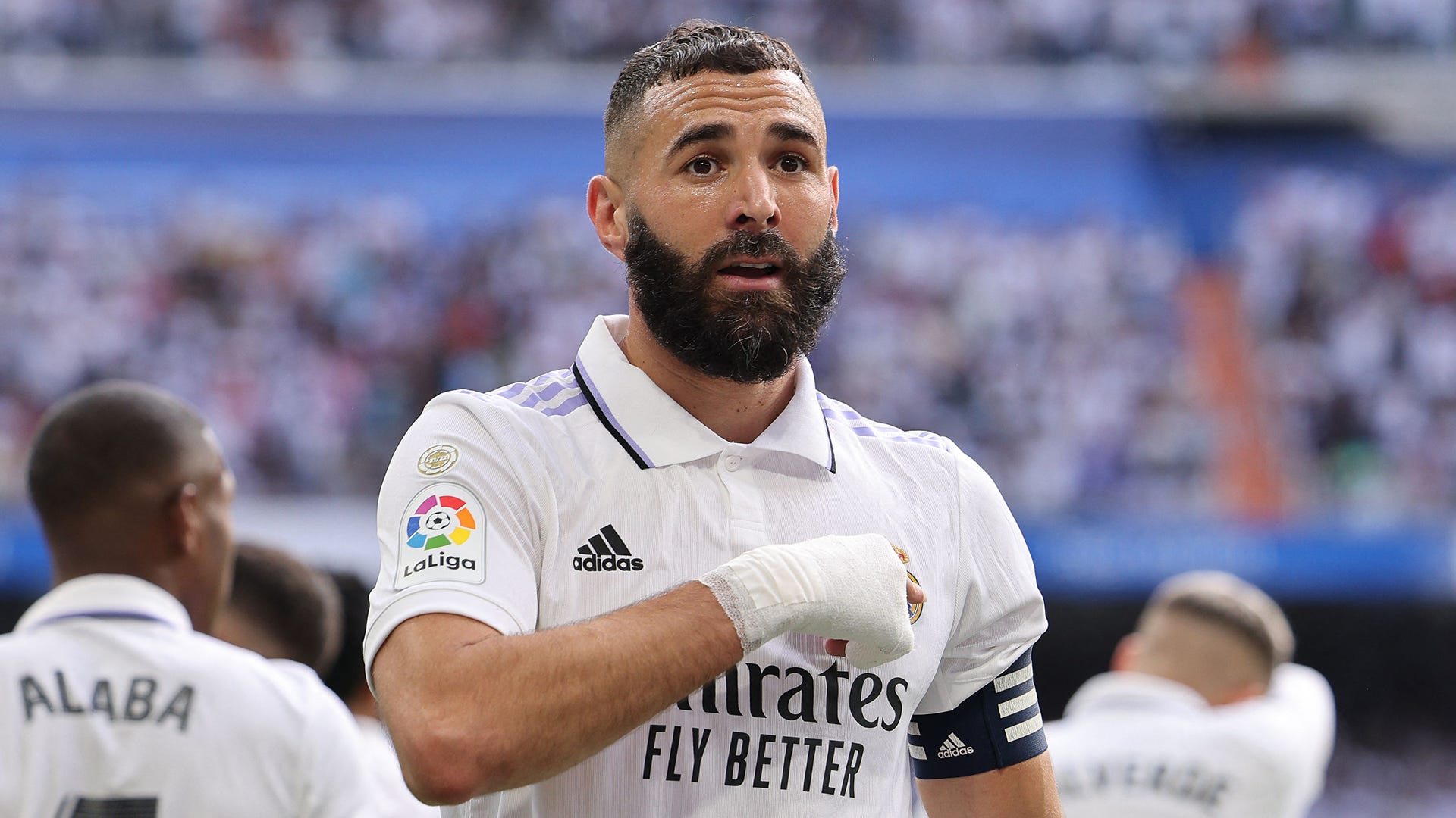 ريال مدريد يحسم مصير بنزيما مع الفريق قبل مواجهة ليفربول بدوري الأبطال