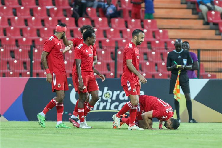 موقف إصابات الأهلي قبل مواجهة الهلال السوداني..طبيب الأهلي يجيب