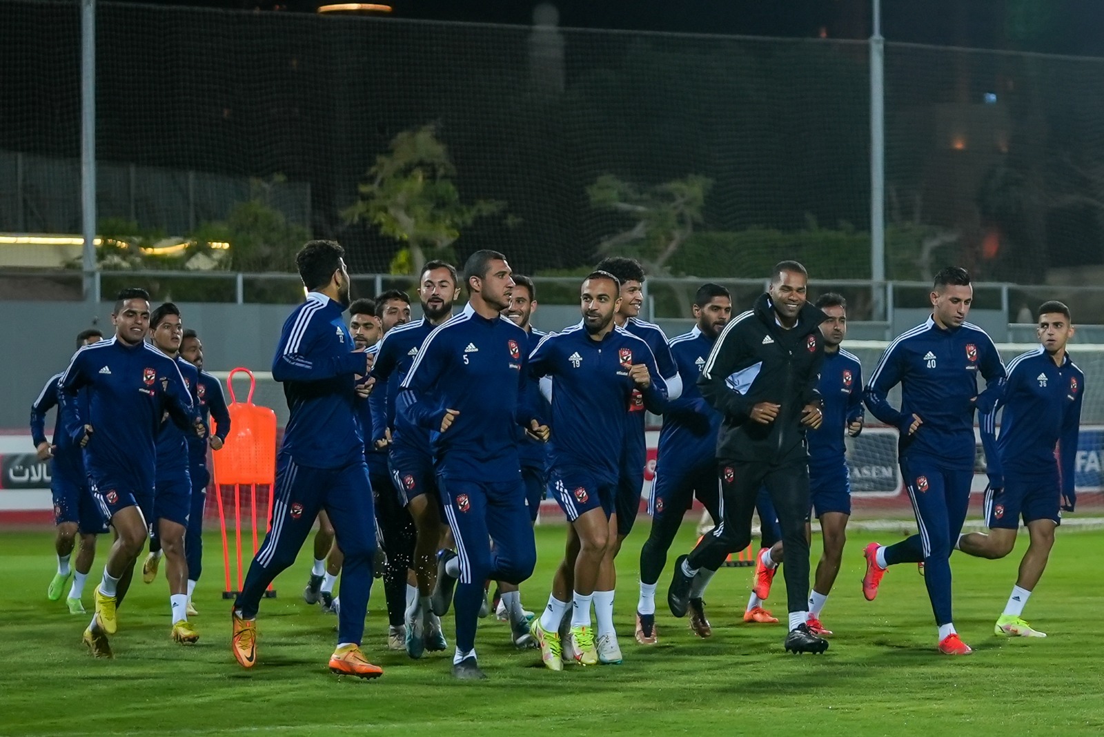 إصابة قوية لنجم الأهلي أثناء التدريبات الجماعية قد تحرمه من السفر مع الأهلي لمواجهة الرجاء المغربي