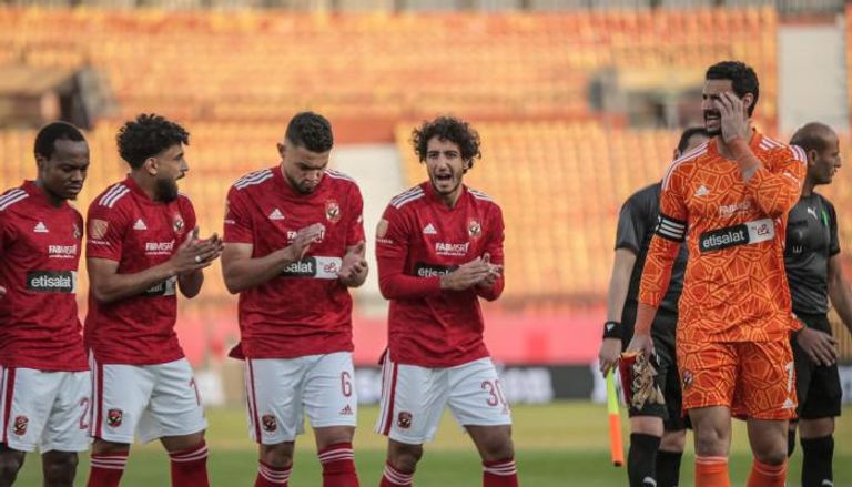 الأهلي يوقع عقوبة مالية كبيرة على نجمه عقب مباراة الهلال السوداني