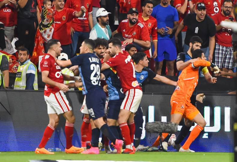حقيقة شكوي بيراميدز لإتحاد الكره ضد الشناوي ومعلول بعد السوبر المصري