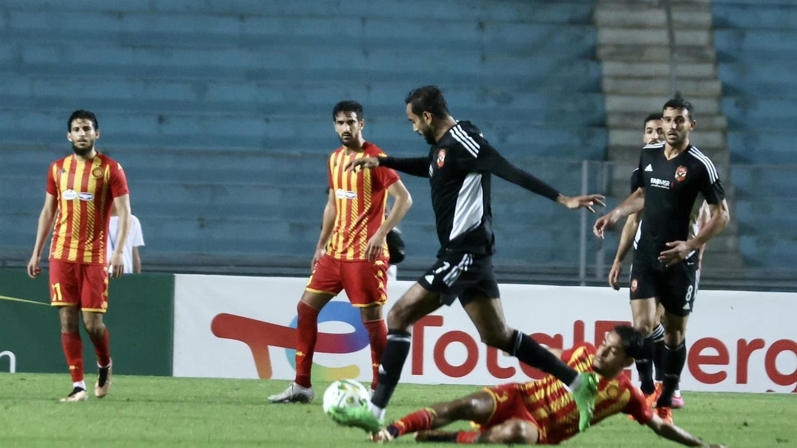 إستاد القاهرة يتلقي الموافقة على حضور 10 آلاف مشجع لمباراة الأهلي والترجي بدوري الأبطال