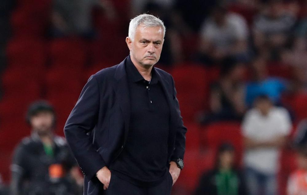 البرتغالي جوزيه مورينيو المدير الفني لفريق روما الإيطالي