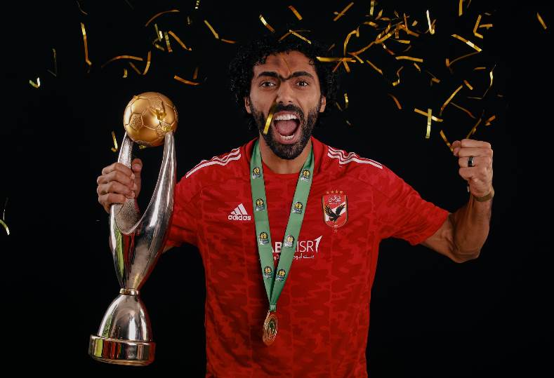 شوبير يكشف أخر تطورات مفاوضات الاهلي والشحات لتجديد العقد..شرط مثير من اللاعب