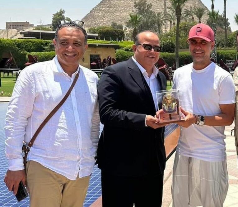 أثناء زيارته للقاهرة..جوارديولا يترقب مواجهة الأهلي ويسأل هل الزمالك ريال مدريد مصر؟