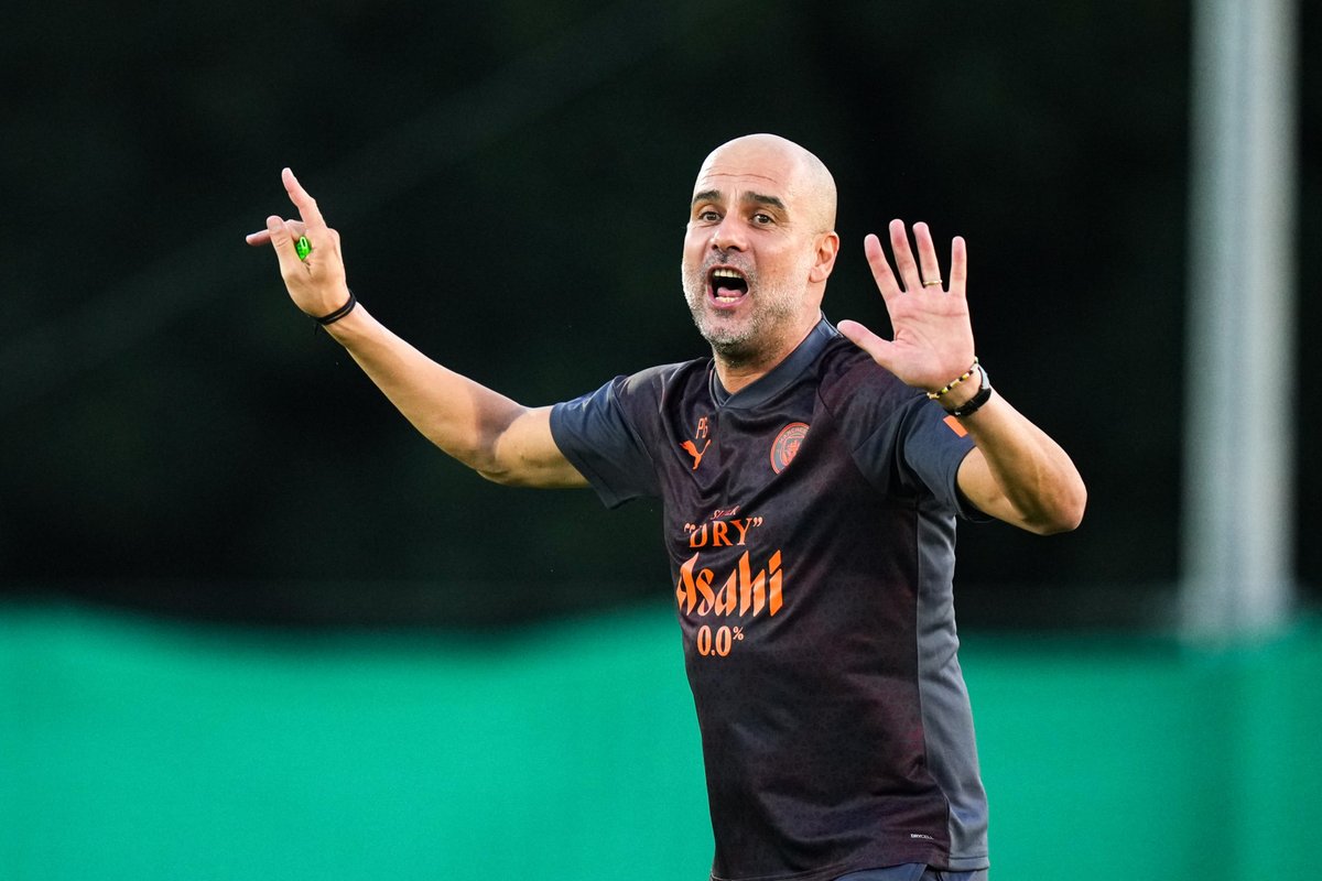 بيب جوارديولا المدير الفني لفريق مانشستر سيتي