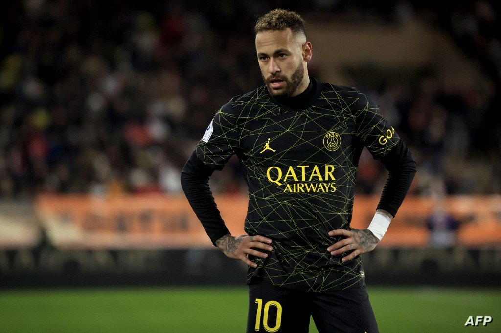 نيمار يحسم موقفه النهائي من الرحيل عن باريس سان جيرمان